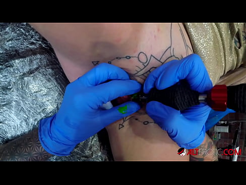 ❤️ Extremadamente tatuado hottie Sully Savage consiguió un tatuaje en su clítoris ❤️❌ Porno casero en es.dreamypassionjourney.ru ❌️❤️❤️❤️❤️❤️❤️❤️